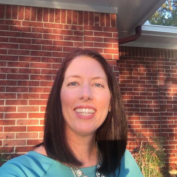 Meet your Posher, Melissa - Picture 1 of 4